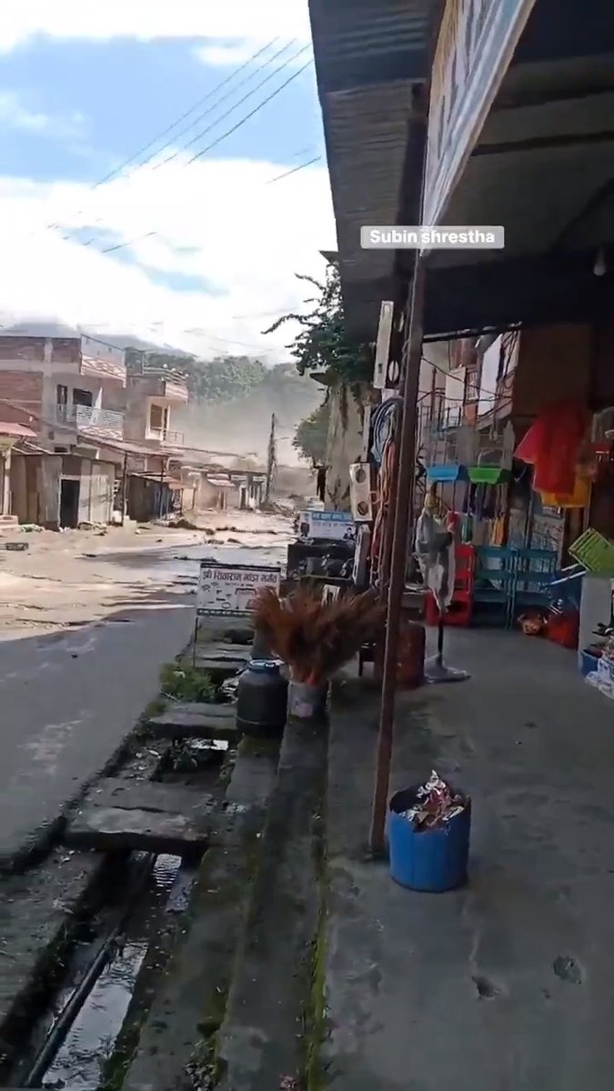 Népal 🇳🇵 : Vidéo de durée 3 min des derniers instants avant le déferlement de torrents de boue sur la petite ville de Trishuli Bazar