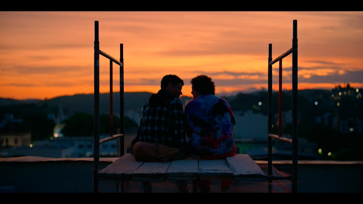 "Eu gosto de te ouvir falar das coisas que você gosta. Eu gosto de te beijar. De ser tocado. Eu amo a maneira que você me olha." Quinze Dias. ❤️