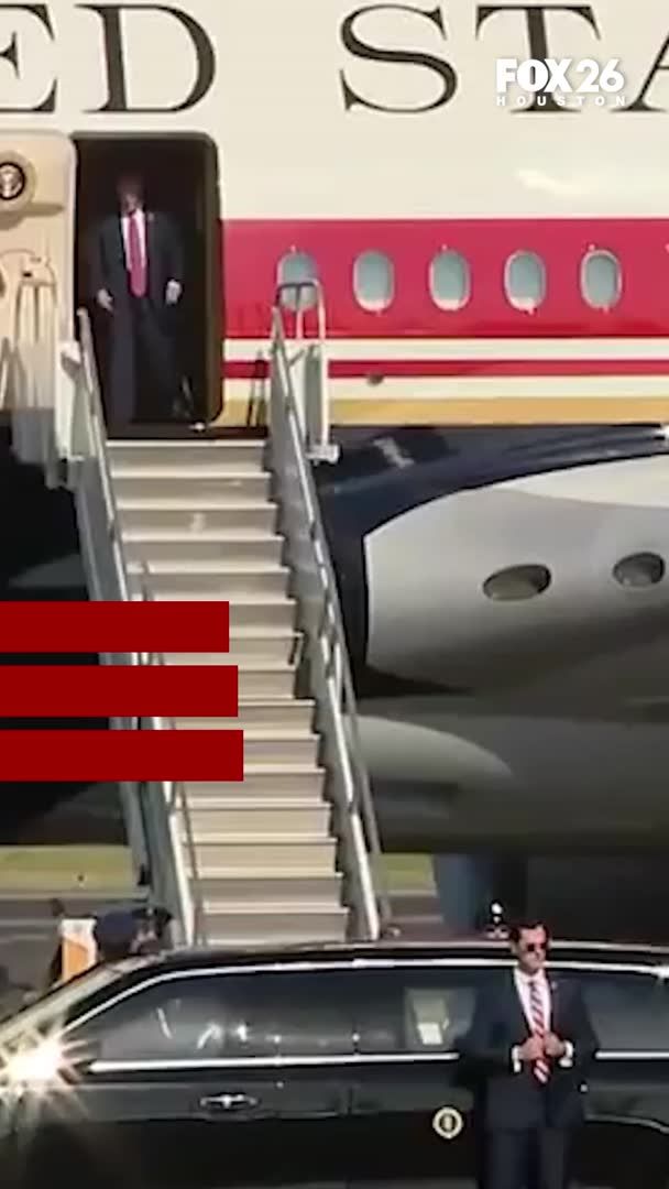 Donald Trump has arrived in Houston! Stepping off the plane to roaring cheers and a warm greeting on the tarmac, he is in town for a private fundraising event. Watch as he waves to supporters, pumps his fist, and greets local officials after landing. What are your thoughts on his Houston visit? Drop a comment below! 👇 #DonaldTrump #Houston #Texas #TrumpFundraiser #BreakingNews #HoustonEvents
