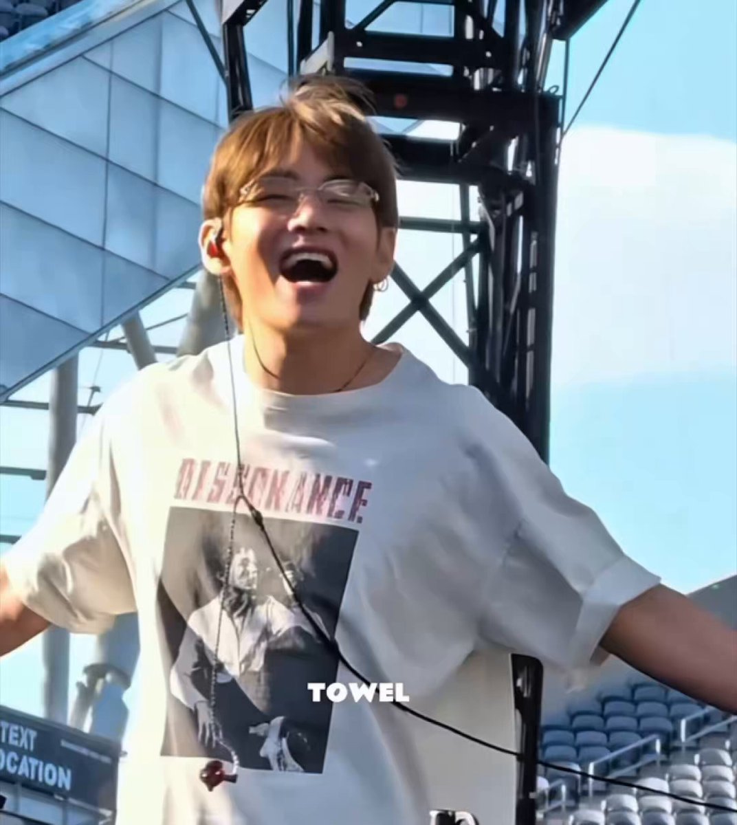 OH MY GOD 😭😭 HES SO CUTIEFUL