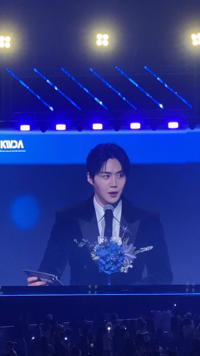 Pagi pagi disapa Kim Seon ho dulu sebelum digempur berita berita membagongkan dari dalam negeri.