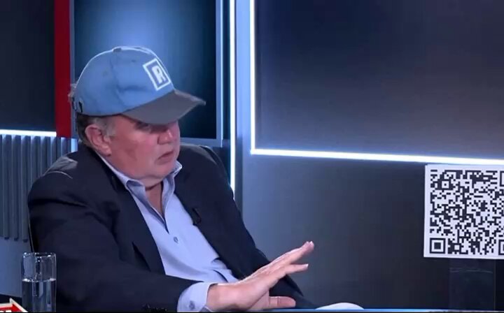"Es un depredador sexual que se mete a fiestas con jovencitos, es un homosexual muy escandaloso" Un homofóbico Rafael Lopez Aliaga, llamando prácticamente Pedófilo a Carlos Bruce ¡UNA VERGÜENZA!