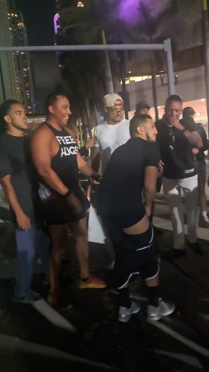 After 20 minutes of constant heckling, Tate hater gets his pants pulled down in front of supporters. 🤣🤣🤣 #FreeTheTates
