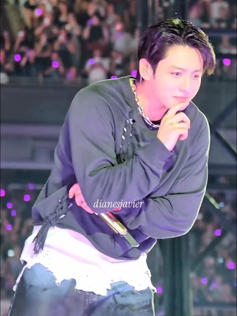 JUNGKOOK’S FACE TRYING TO READ ‘HIP HOP PHILE’ LYRICS 😭😭