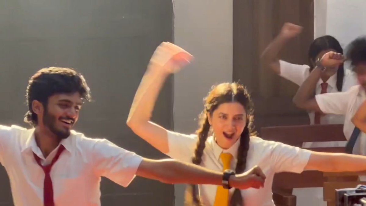 #BhagyaShriBorse and Sai Abhyankar - Dance Rehearsal Gets a Claps From Crew - For Radhimaa Song.