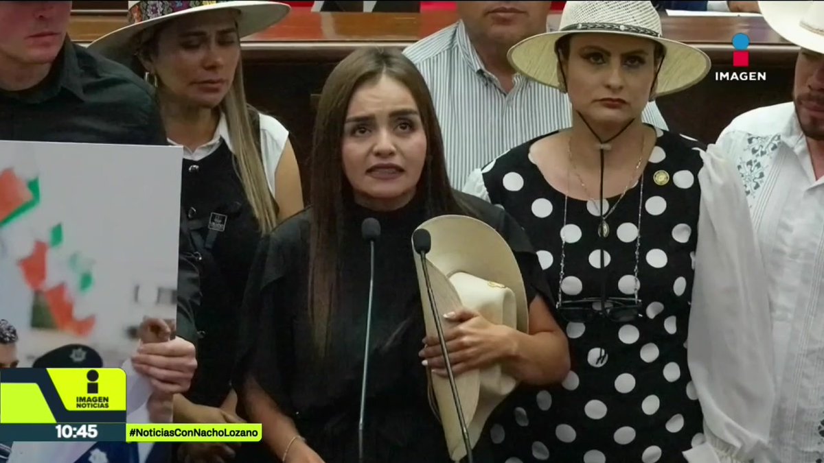 Grecia Quiroz, viuda de Carlos Manzo y alcaldesa de #Uruapan es ahora blanco de ataques de la exsecretaria particular de su esposo, Yesenia Méndez, y de su cuñado. La acusan de tener amistad con Samuel García, detenido por su posible participación en el asesinato de Manzo: