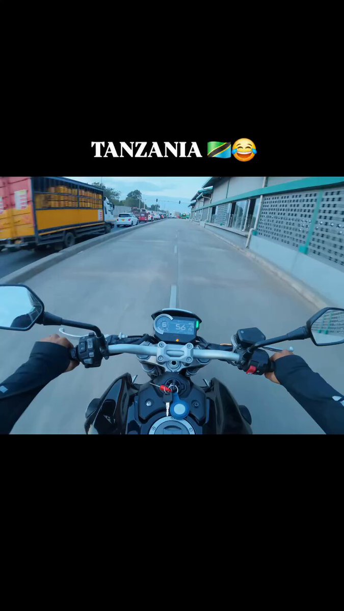 Unadhani kwanini jamaa ametulia na hawajamkamata ? Wameenda kwa bodaboda tu 🤔