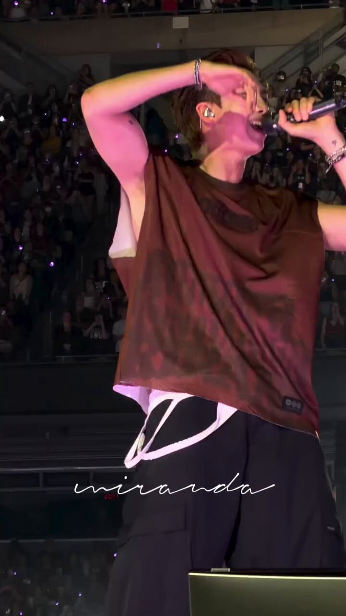 This fancam of Namjoon rapping his whole "hip hop phile verse" in hd😭😭😭