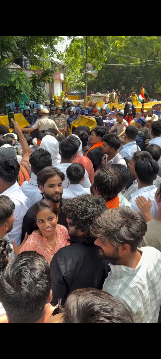 वक्त बदलेगा, लोग बदलेंगे,✊ लेकिन ये कहानी मिटाई नहीं जा सकेगी। इतिहास गवाही देगा—हम खड़े थे, हम लड़े थे!🚩 #Justice #Equality #SocialJustice #EducationForAll #StudentsRights #UGC #India #JaiHind