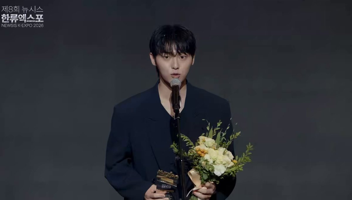 좋은 작품으로 앞으로도 인사드릴수있도록 저의 자리에서 노력하겟습니다>이거완전섹시한소감임 왜냐면 이분은 ㄹㅇ좋은필모들을 가져오닉가