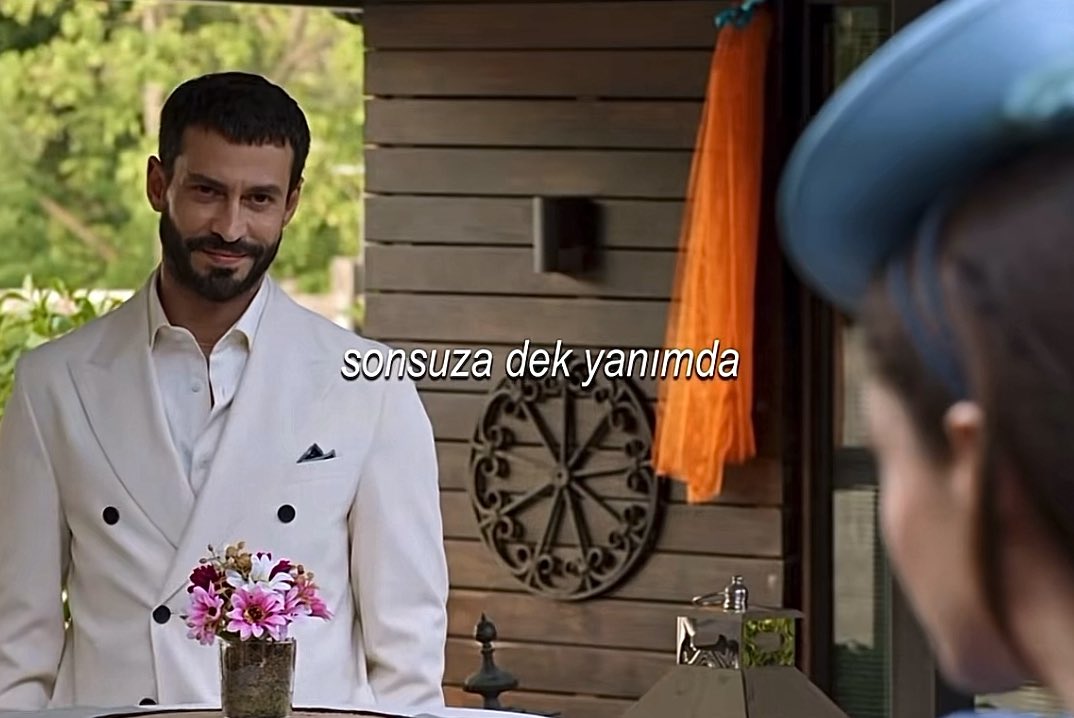 takilma isini populerlestirmeye calisan piclere inat soyle bi adamla arabesk bi ask yasicaz.