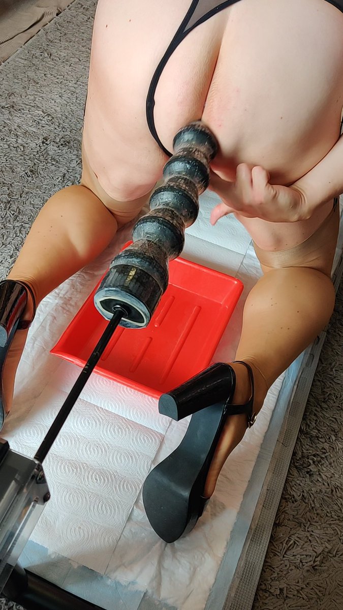 Celui là est trop bon avec ma #FuckMachine 🔥🔥🔥 #ExtremeDildo #Anal #Sissy #NylonAddict Un max de RT svp 😘💋