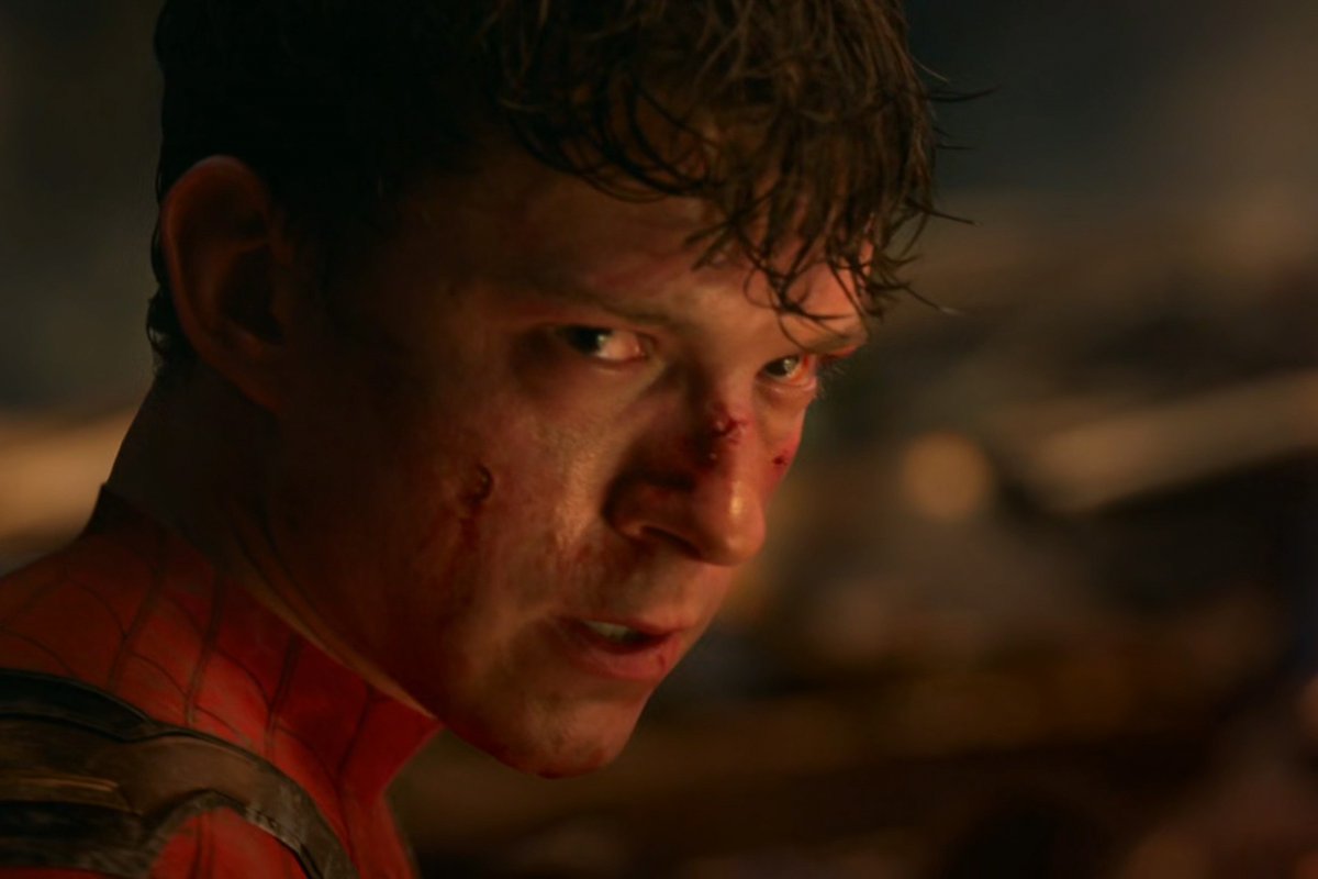 Tom Holland’s Spider-Man was a split second away from decapitating the Green Goblin with his own glider. He was completely blinded by rage. If Tobey hadn't stopped him, we would’ve gotten a dark, broken MCU Peter Parker who couldn't call himself a hero anymore. Tobey took a stab to the back to keep Peter pure. 🕷️