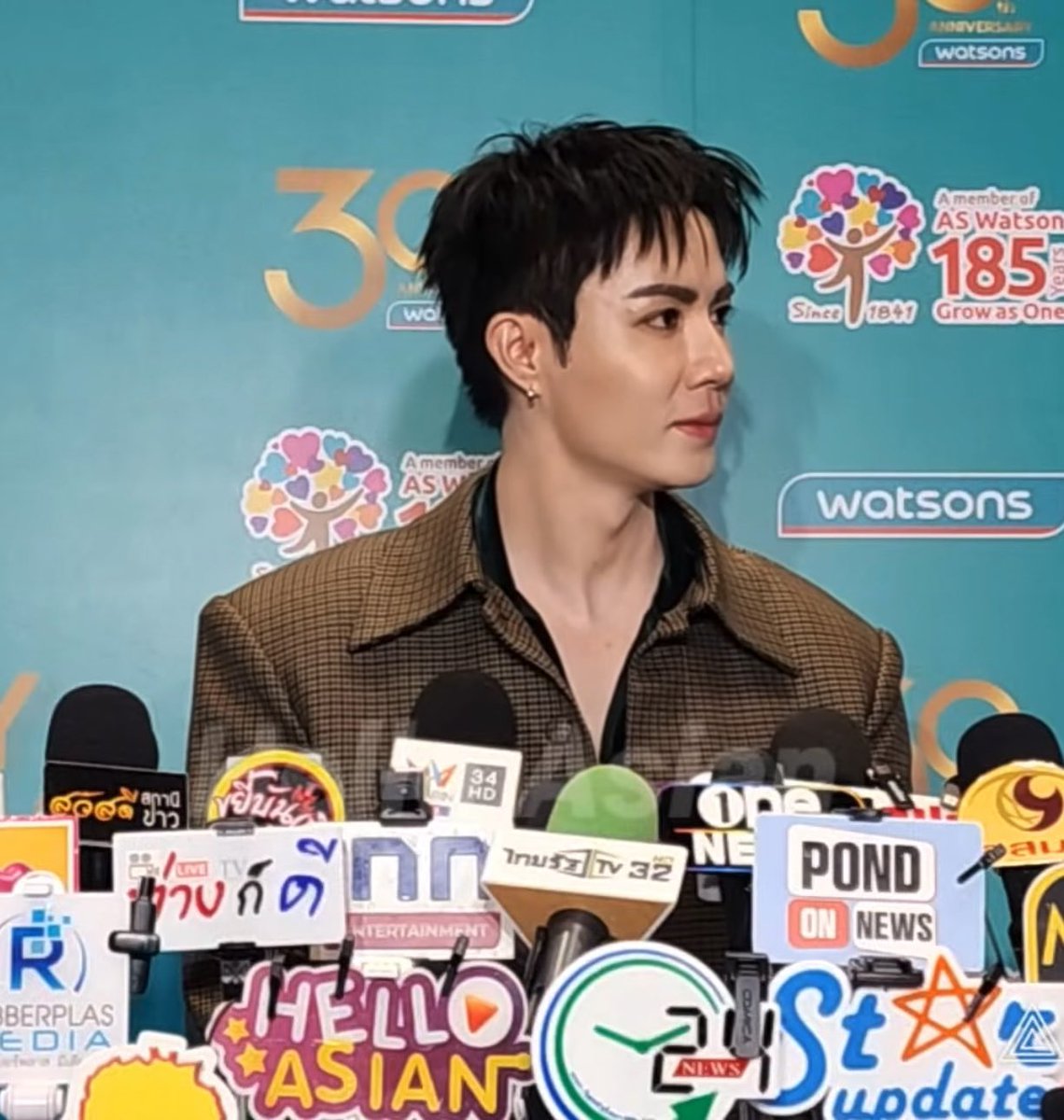 Media : Normally, Nong’s concert was very long including with his singing, dancing and many. Zee : He’s definitely gonna be stiff, believe me, because the song lists are spectacular and ……..oops! I’m scared I’m giving spoilers…….well, a lot of guests krub. #WatsonsxZeeNunew #ZeeNuNew