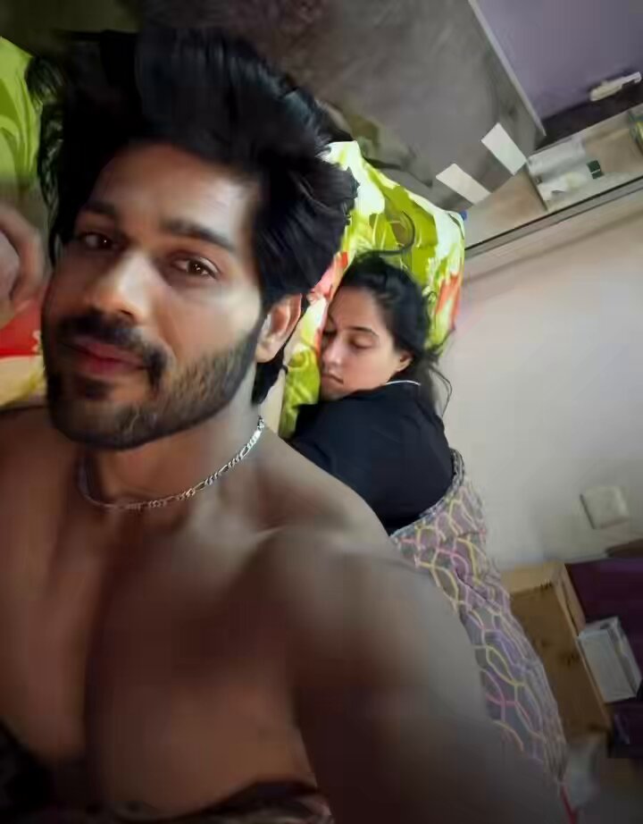 This is the best way to wake up your wife 🤣🫣🤪