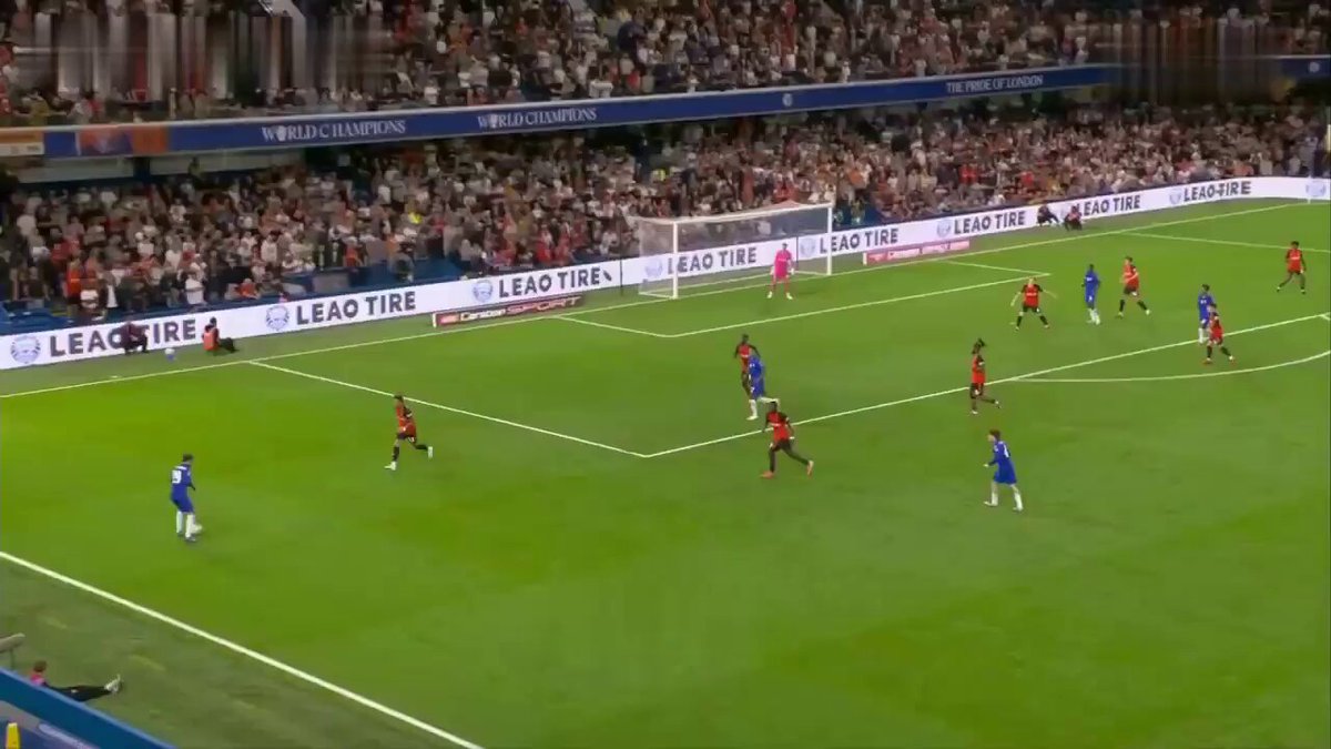 🔵CHELSEA de X. ALONSO: Sobrecargar zona cerca área rival Ante bloque⬇️no siempre se ha de circular lado/lado: 🎯Apoyos amplían intervalos 🎯Invitar al rival a bascular a lado contrario para desajustar 🎯Circular a contrapié: Sin completar circulación devolver el⚽a zona inicial