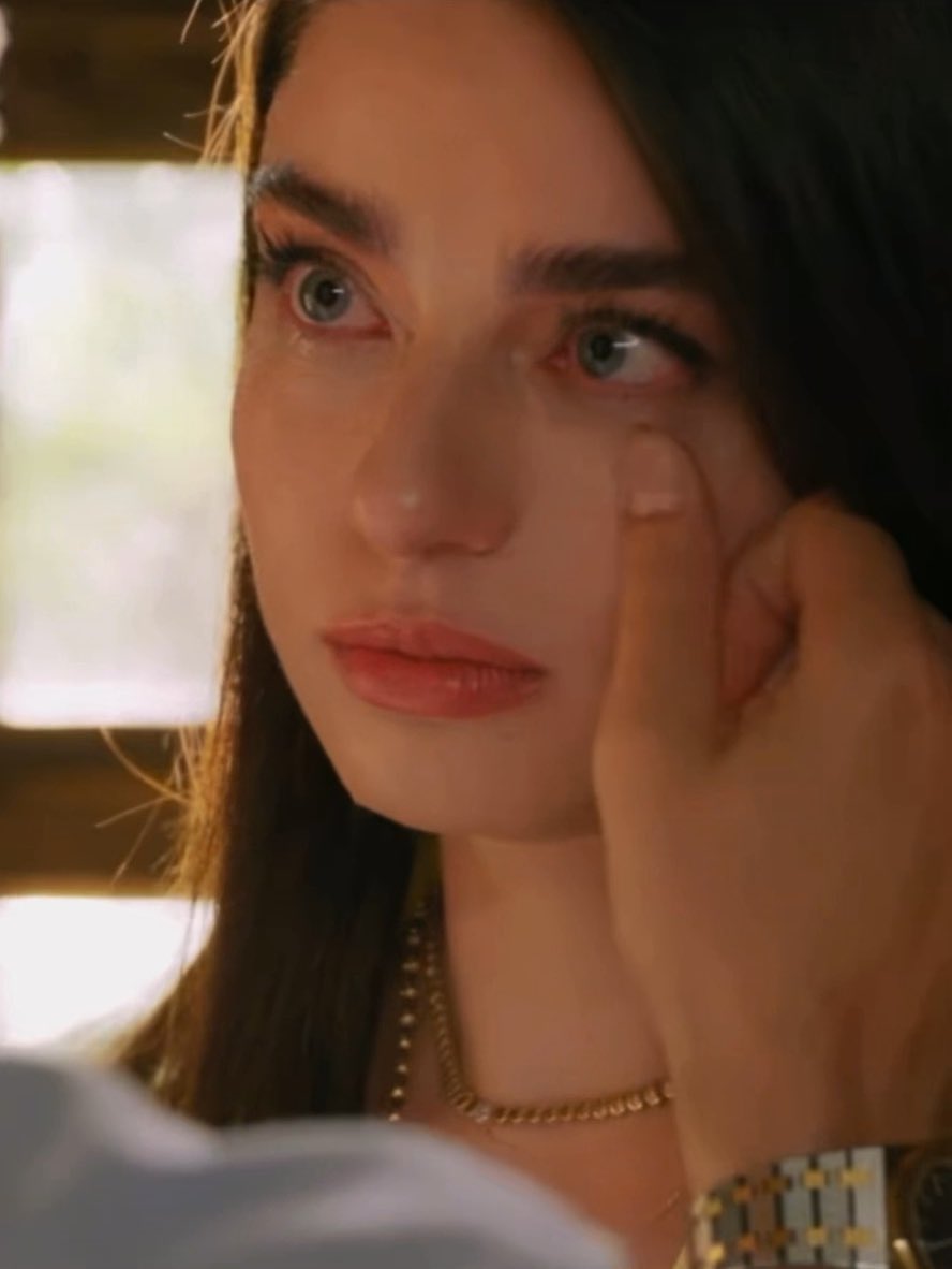 كمية مشاعر 🥺 يا حظك يا اكين حسدتك على خدودها انا من هنا حبيت اقرصهم من كتر ماكانت كيوت 🫠 #AyçaAyşinTuran #EkinKoç #MuhtemelAşk #Defkad