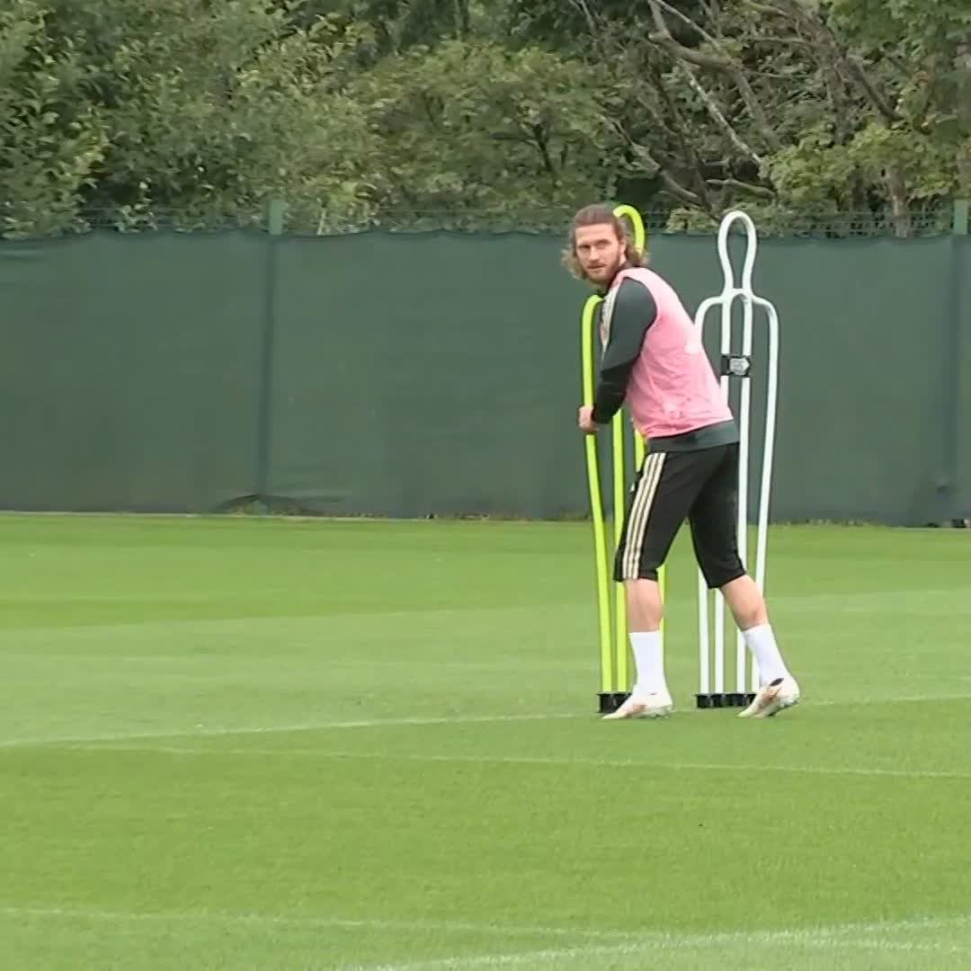 🍀 Kasper Hogh and Cameron Carter-Vickers are training with Celtic ahead of their return to Scottish Premiership action, but there was no sign of captain Callum McGregor ⤵️
