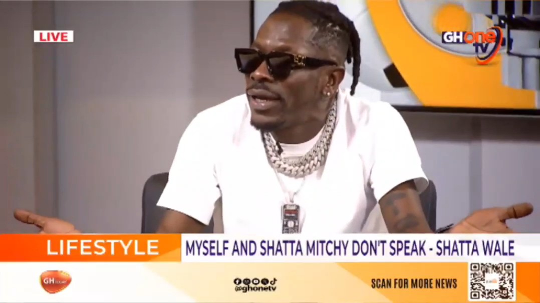 I don’t know which is weirder: Shatta Wale casually revealing he has a son in London, or saying the child came from a one night stand that he never planned for. Jedidiah papa be doing and saying too much!