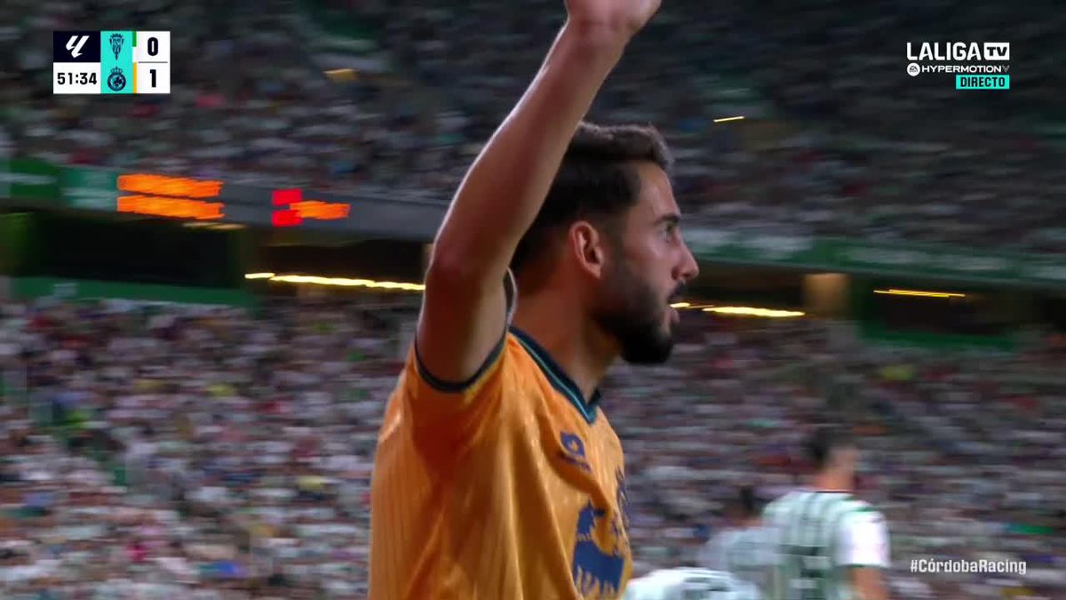 UN tío que hace menos de un año estaba haciendo esto, que no se ahorra un esfuerzo y que te sube el nivel de tal manera. Es normal que quiera apurar sus opciones de un Segunda División. Sería un broche top para la plantilla.