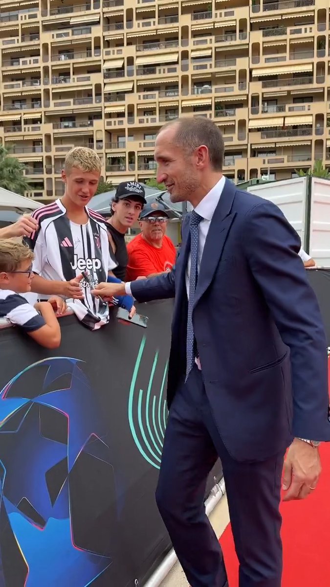 Giorgio Chiellini is here 🤍🖤 #UELdraw