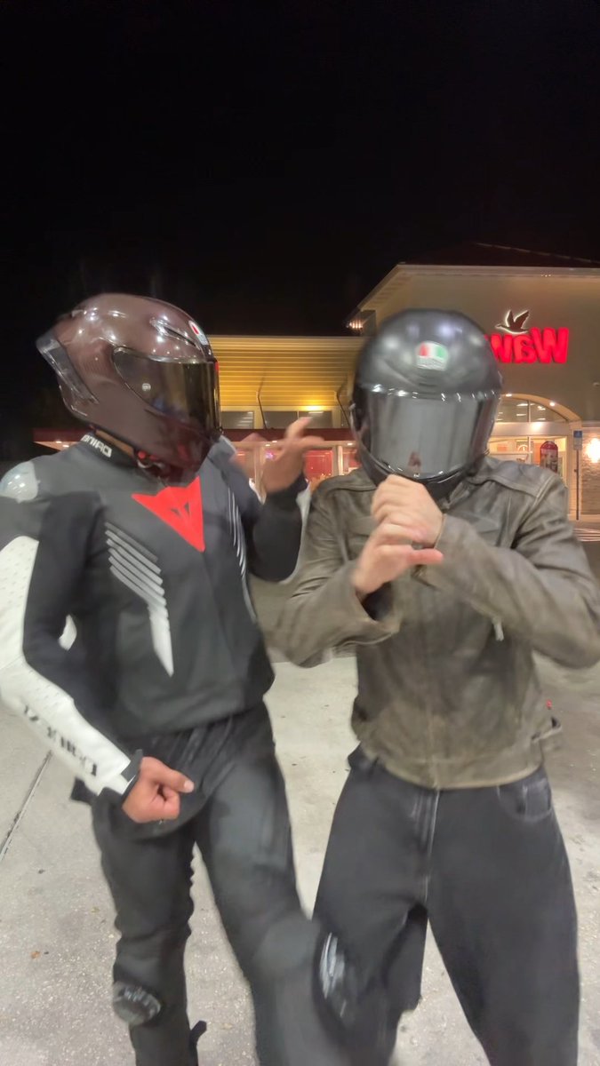 That’s how it normally goes, he does the stroking and I do the… finishing 🙂‍↕️Larping Moto
