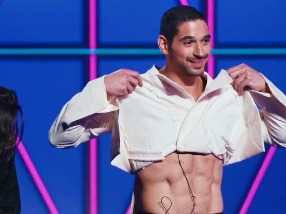 everyone acting up over the abs reveal and law going “you didn’t have to raise it that high” lmaooo he’s such a kii #projectrunway
