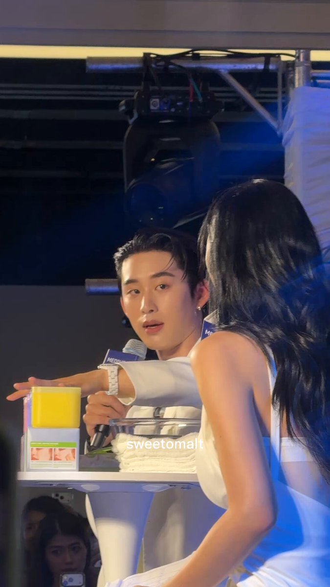 🦈 เสียงดังมาก ทีมเฮียเอสเยอะมาก 💬 ไม่ใช่ พอเวสตี้ปฏิเสธแล้วดูน้องเอสทำหน้า โคตรดื้อ 5555555555555 EST SUPHA AT SIAM CENTER #MEDIHEALDERMALABxEST #est_rvp