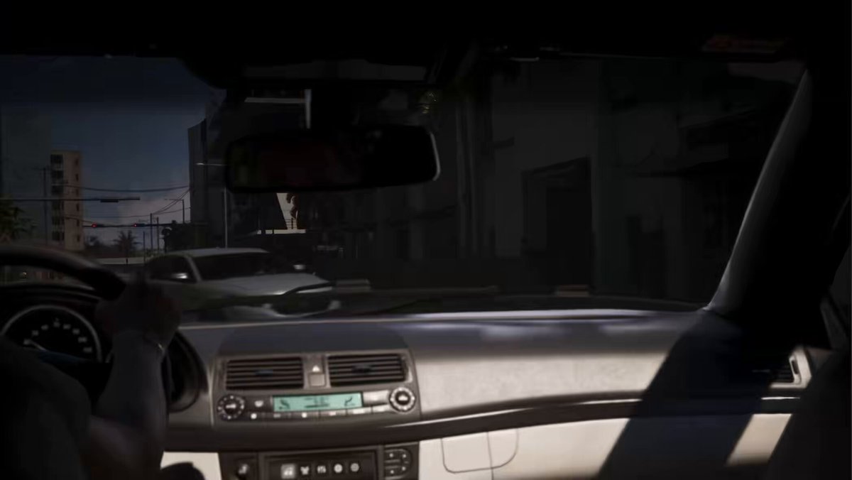 C’est ma séquence préférée du large aperçu de GTA VI. Raul Bautista teste Jason et Lucia, puis il met une pression monstre sur Lucia. Lucia a l’air de douter, mais elle y va sans réfléchir, et Jason, au fusil d’assaut, n’a peur de rien. Cette séquence-là est exceptionnelle. Et puis, la course-poursuite… Mama ¡Dale #GTAVI #GTA6