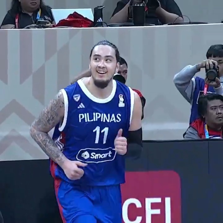 Perks of being taller than everyone else 😉 #FIBAWC x #StepItUp
