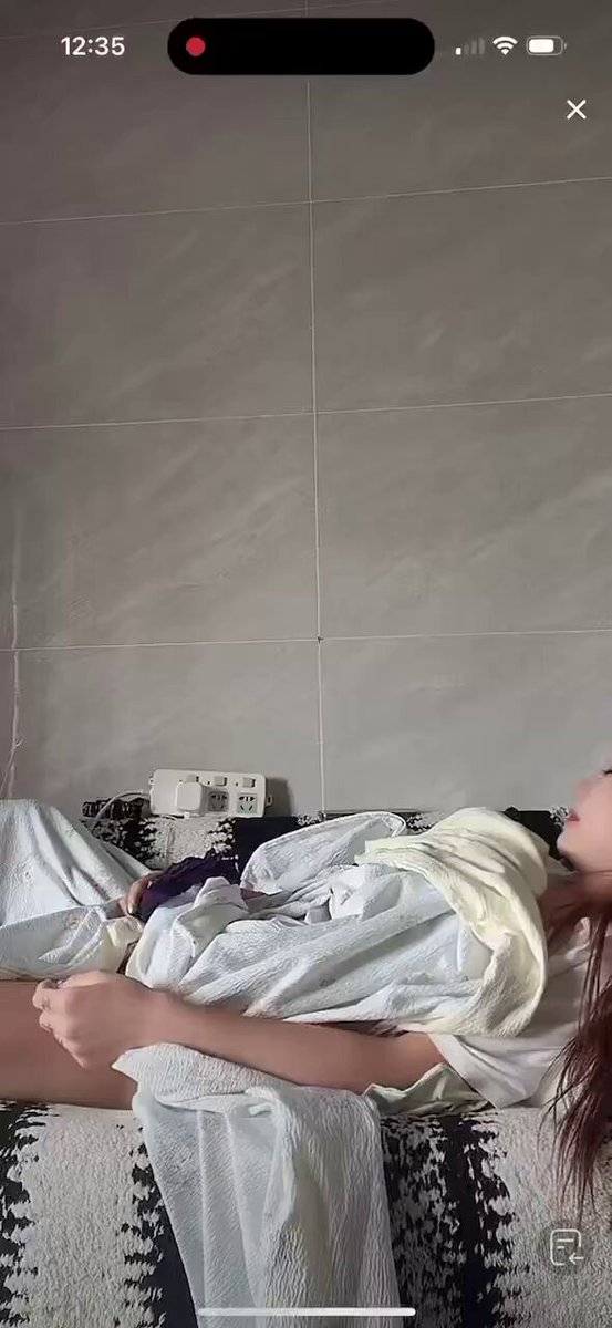 睡过头了这是 忘记还开着直播呢