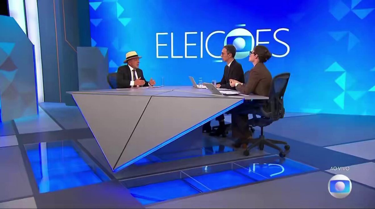 Quando deixaram Lula falar sobre educação no Jornal Nacional, ele mandou essa: "No Ceará, a molecada é mais evoluída do que em São Paulo. Você sabia que 40% dos aprovados no ITA são cearenses? Por isso que no meu governo construímos um campus do ITA em Fortaleza" Isso explica por que mudaram de assunto tão rápido.