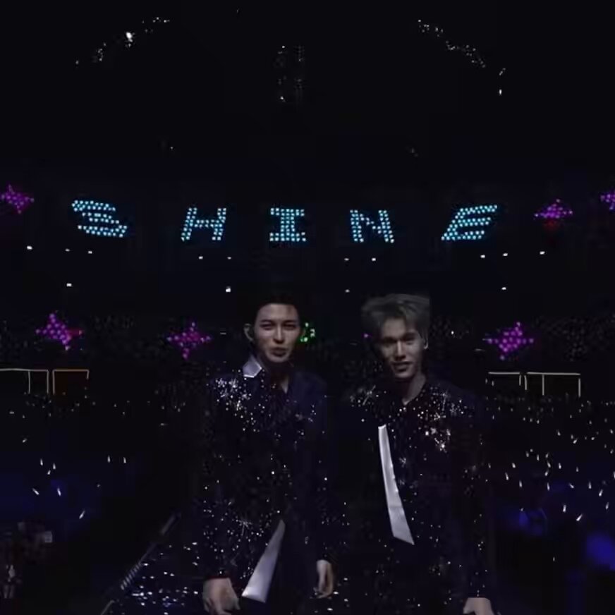 ตอนนั้นก็ว่ามีแค่แฟนๆบอกว่า ปอนด์ภูวินเป็นแฟนกัน แต่ก็ไม่มีใครพูดถึงเรื่องขอจุ่มกงจุ่มแก้ม สรุปมาเฉลยพระเมะกุขอเองพูดละน้องยังไม่ให้คำตอบนะ แต่ฮีเอียงคอรอน้องคอนเซ้นอ่ะ พอน้องส่งสัญญาณปุ๊ๆที่หัวฮีจุ่มทันที พอจุ่มเสร็จฮีเขินสุดชีวิตจริงกำหมัดแน่น ฟีลประมาณว่ากุทำสำเร็จแล้วได้จุ่มแก้มแบบออฟฟิเชียล ป๊าดสเตปเพิ่ล ยัยเคะแพ้ลูกขี้อ้อนทุกราย 🫠🫠🫠