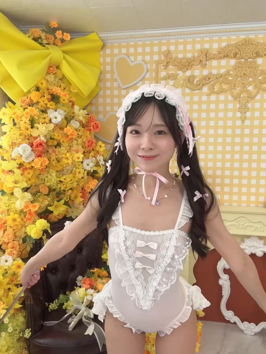 可愛いお衣装も見せてあげるねっ🎀 #グラドル特技部 #くるくる動画 #仲村まひろ #バトントワリング #10秒グラビア #グラドル自画撮り部 【毎日投稿 2569日目】