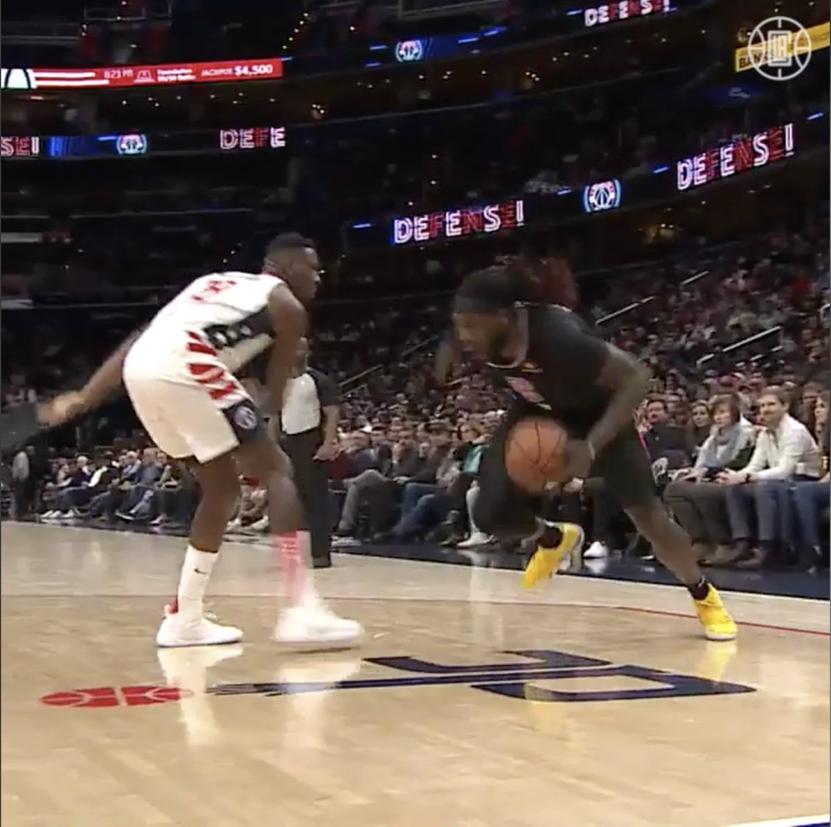 Kawhi giving it up for a Montrezl Harrell iso..prime trezz will be remembered.