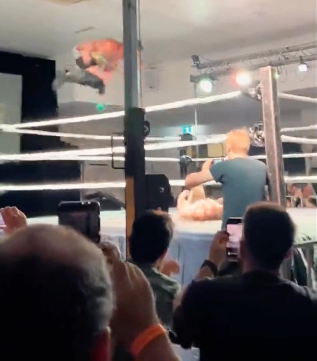 The legendary Rob Van Dam with his final ‘5 star frog splash’ for Battle Championship wrestling in Australia 🔥