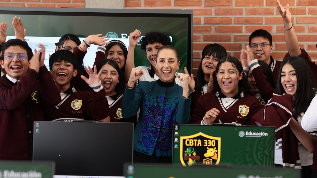 #2InformeDeGobierno | Este año concluimos la construcción de 401 preparatorias, 25 planteles de la Universidad "Benito Juárez" y 13 de la Universidad Nacional "Rosario Castellanos", así como la modernización de 73 mil escuelas. La educación es un derecho.