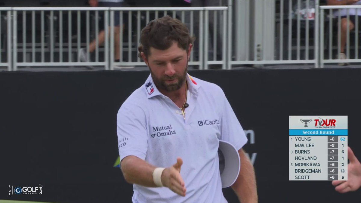 Cameron Young buries a final eagle and keeps tradition alive after playing as a single 😂
