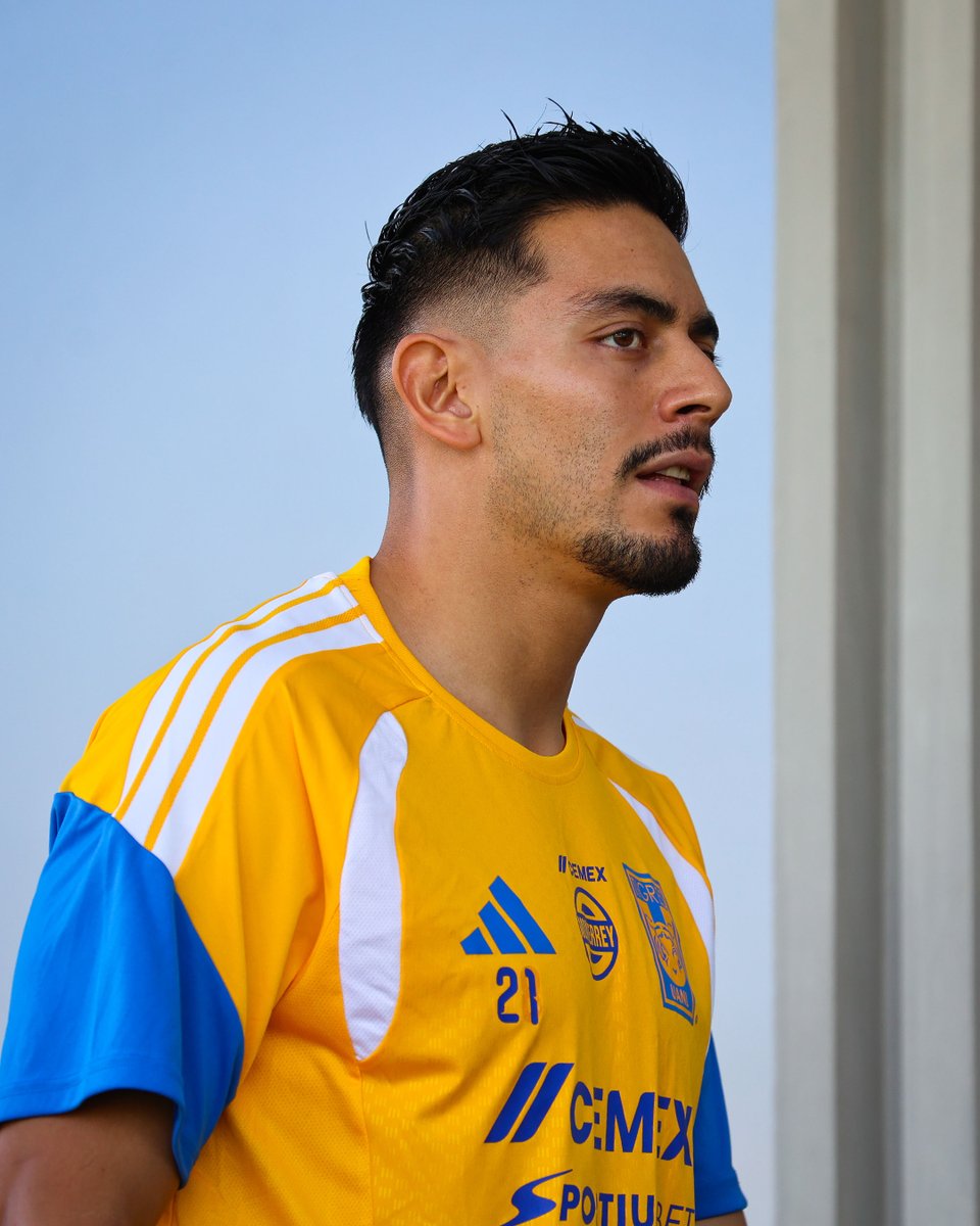 📹🆕🐯 ¡Pasillo de bienvenida, compromiso y a trabajar! Así vivió Ricardo Monreal su primer día con Tigres.