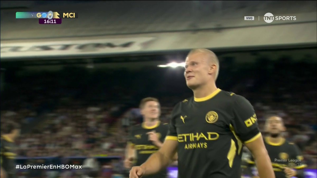 Erling Haaland anotó su primer gol después de cortarse la melena y lo festeja tocándose la cabeza JAJAJAJAJA