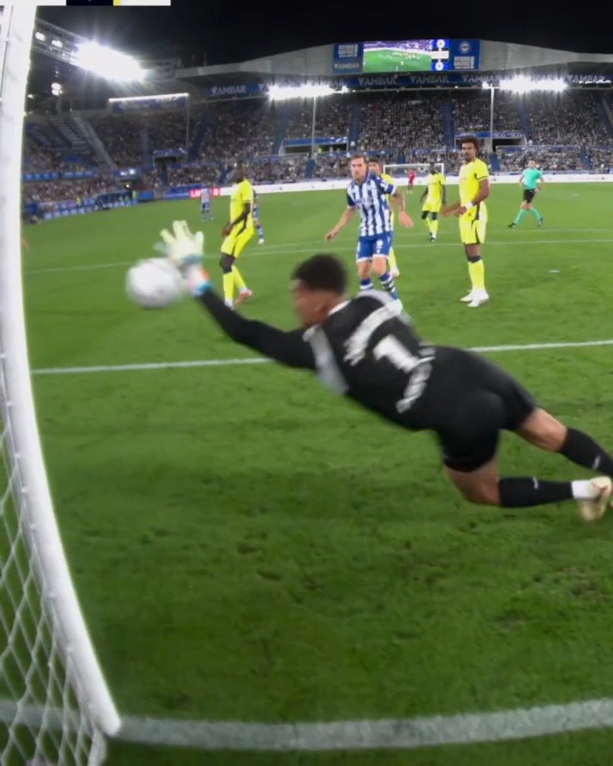 ⛔ ¡Puso la mano Luiz Júnior para evitar el primer tanto en el AlavésVillarreal! LALIGAHighlights | VUELVELALIGA | @VIllarrealCF