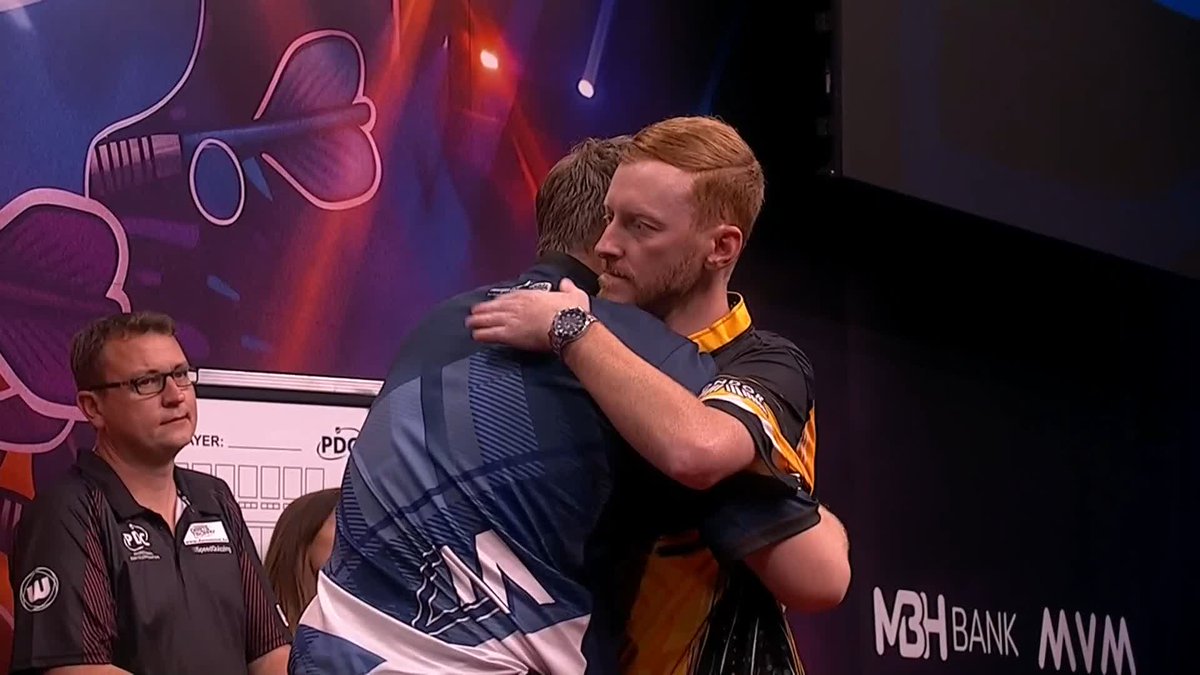 SUPERB SYKES! Tom Sykes blows Cameron Menzies with an excellent display in Budapest, defeating the Scotsman 6-1! 📺 #ET11