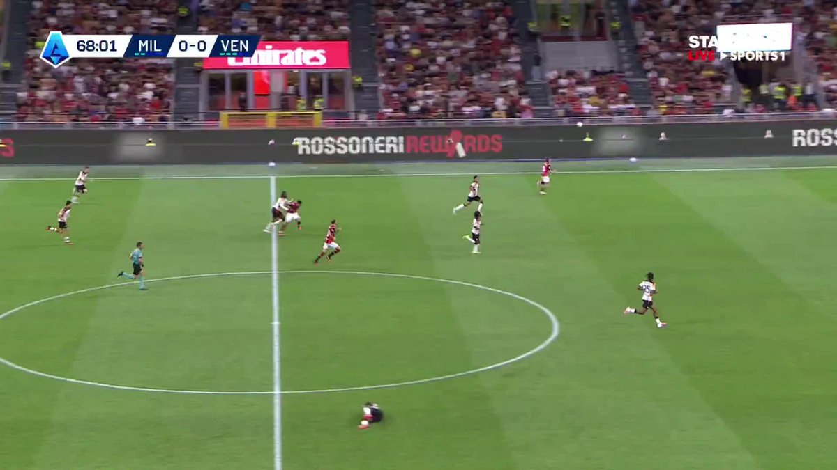 ثنائية نظيفة ونقاط كاملة في سان سيرو 🏟️ ميلان يتفوق على ضيفه فينيزيا بنتيجة (2-0) 🔴⚫️ #الدوري_الإيطالي 🇮🇹 | #ميلان_فينيزيا