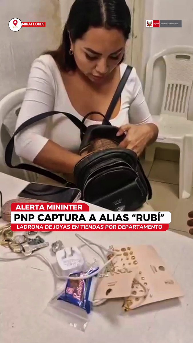 🚔💎 Entró buscando joyas… y salió con esposas 📍 #Miraflores | Alias “Rubí” fue capturada por la PNP luego de ser detectada hurtando bisutería valorizada en cerca de S/1000 de una tienda por departamento. 🎥 Las cámaras de seguridad registraron cómo ocultaba las joyas y otros accesorios en su cartera mientras realizaba una compra por un monto menor. Al momento de la intervención, los agentes revisaron sus pertenencias y encontraron los productos sustraídos. #SeguridadYOrden