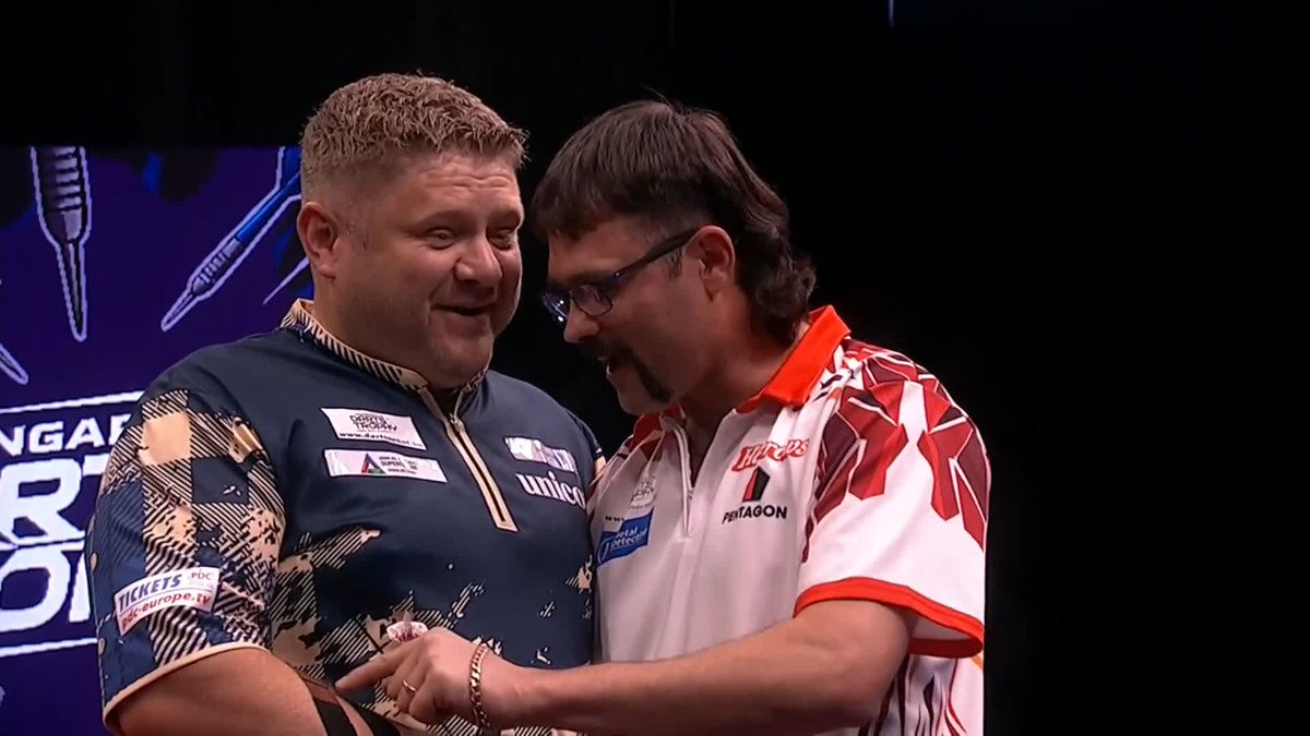 HURRELL BREAKS NEW GROUND! James Hurrell wins his first ever game on the European Tour! It's another last-leg decider won on the bullseye, with The Hillbilly eliminating Damon Heta to advance in Budapest. What a way to end the evening! 🍿 📺 #ET11