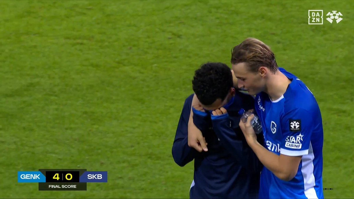 Tearful goodbyes 😢 Zakaria El Ouahdi 🇲🇦🦁 in tears as he bids farewell to the Genk fans ❤️