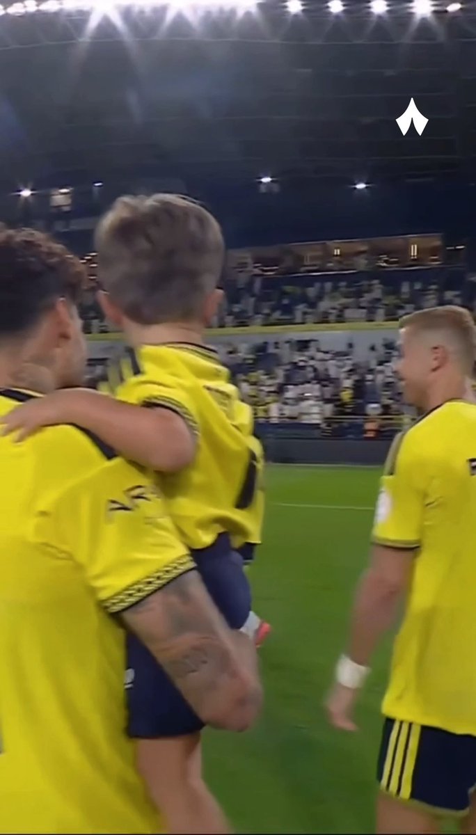 كريستيانو رونالدو يحتفل مع سامو كوستا وابنه بعد المباراة 👑🎉 #النصر_التعاون