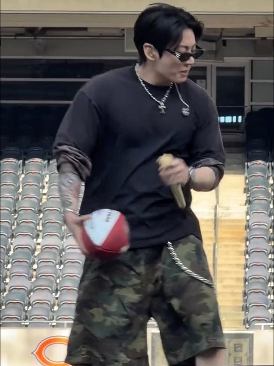 omg!! american football player jungkook