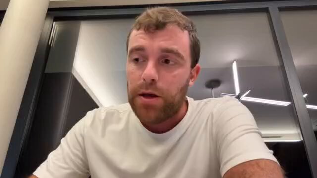 🔵🎬 "There is an expectation that Enzo Fernandez will NOT play this weekend against Brighton." "Enzo in this moment is really affected by the transfer story. He wants to go to Man City." "Enzo has given his green light to go to Man City. Xabi Alonso wants players 100% involved for the Chelsea badge." 🎥 Fabrizio Romano