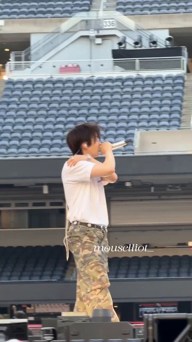 Buff yoongi with those military pants and glasses is a lethal combination